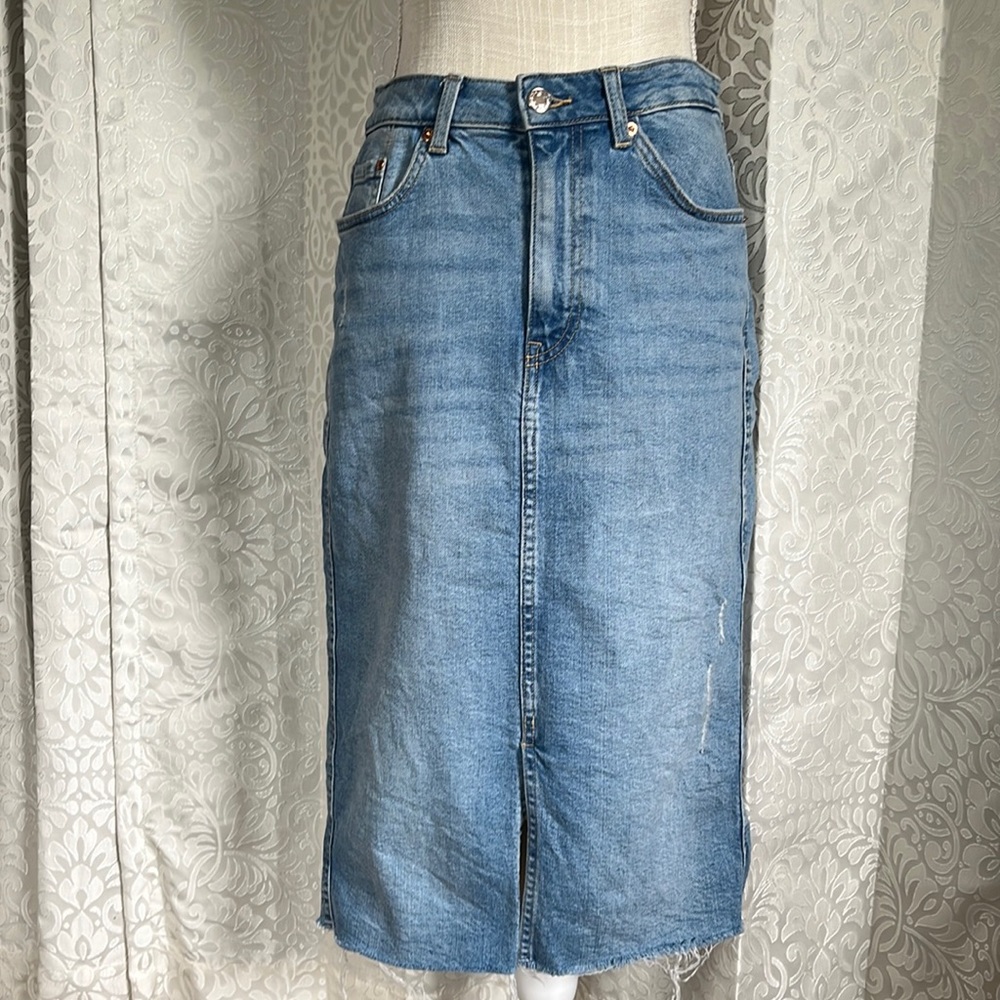 H&M &Denim 5 pocket distressed denim pencil skirt US size 8